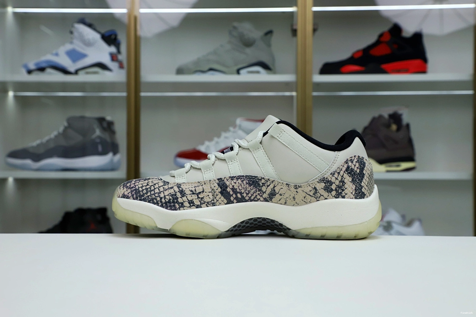SNAKESKIN AIR JORDAN 11 LIGHT BONE LOW 0717